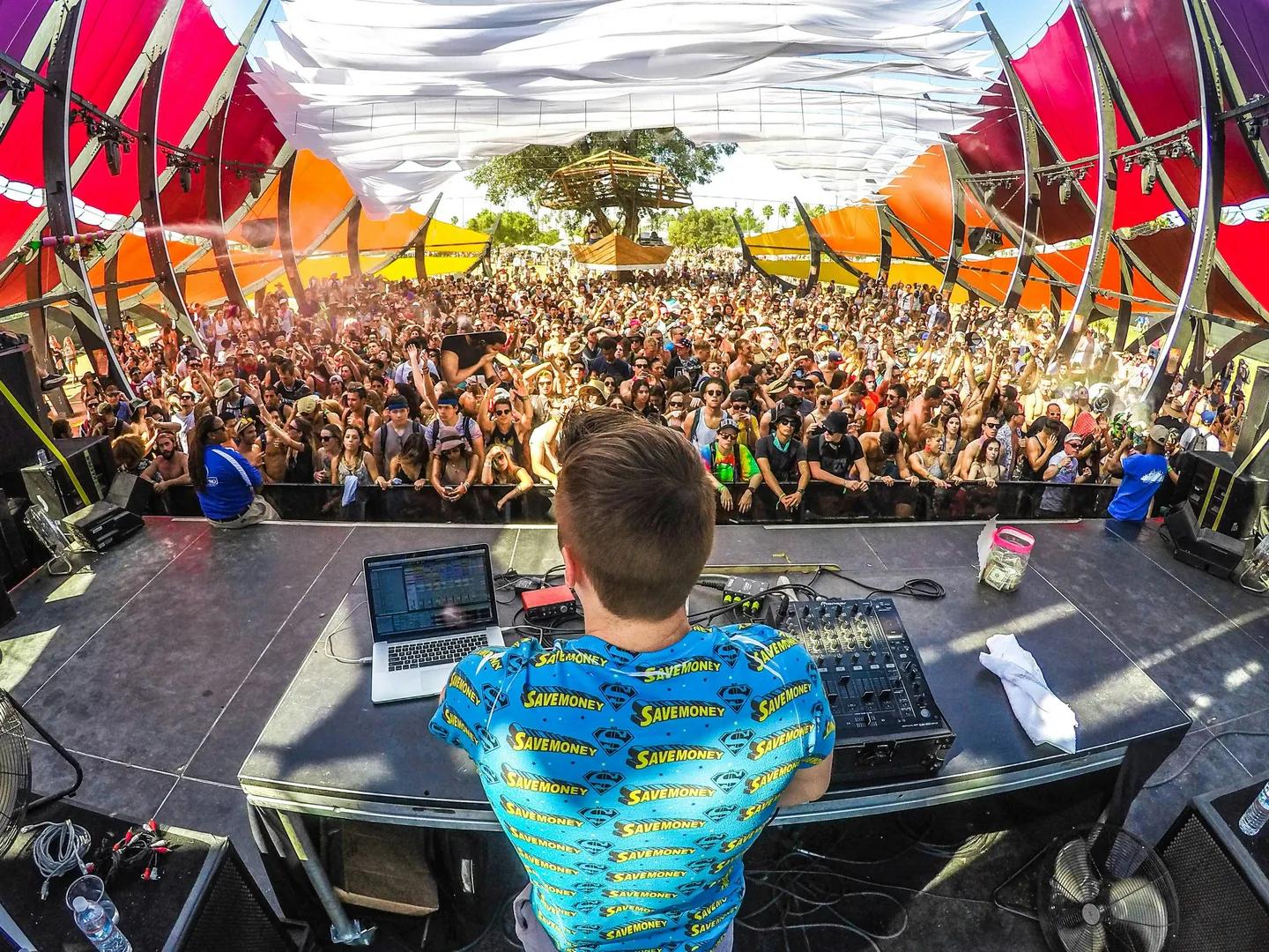 DJ 1